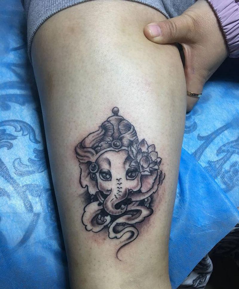印度小象纹身图片_腿部新传统纹身图案