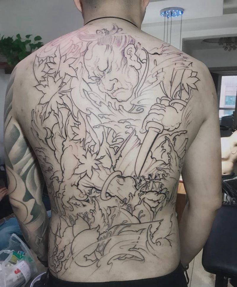 盘他纹身图片_背部纹身图案