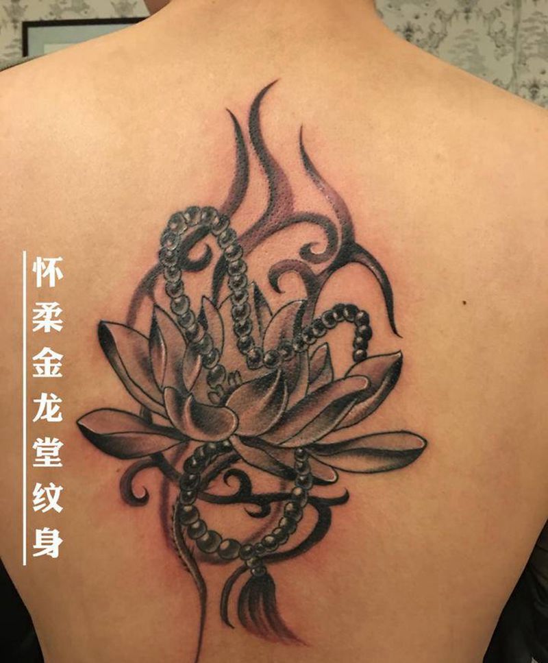 莲花纹身图片_颈部新传统纹身图案