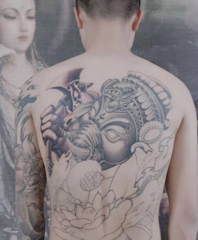 象神纹身图片_背部纹身图案
