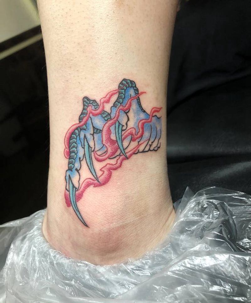 龙爪纹身图片_腿部脚部新传统龙龙爪纹身图案