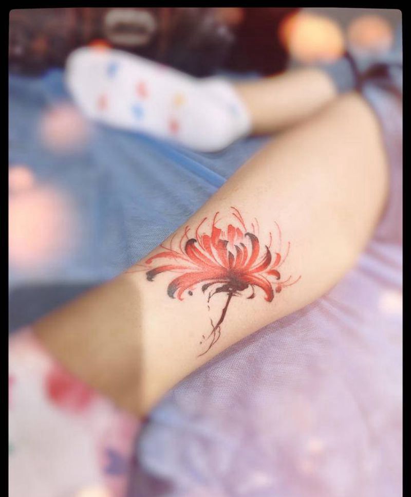 彼岸花纹身图片_腿部新传统纹身图案