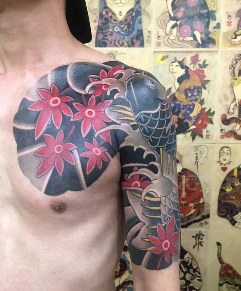 鲤鱼半甲纹身图片_手臂肩部老传统鲤鱼纹身图案