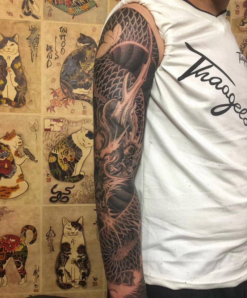 包臂龙纹身图片_手臂肩部新传统龙纹身图案