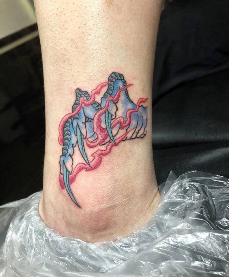 龙爪纹身图片_腿部老传统龙爪纹身图案