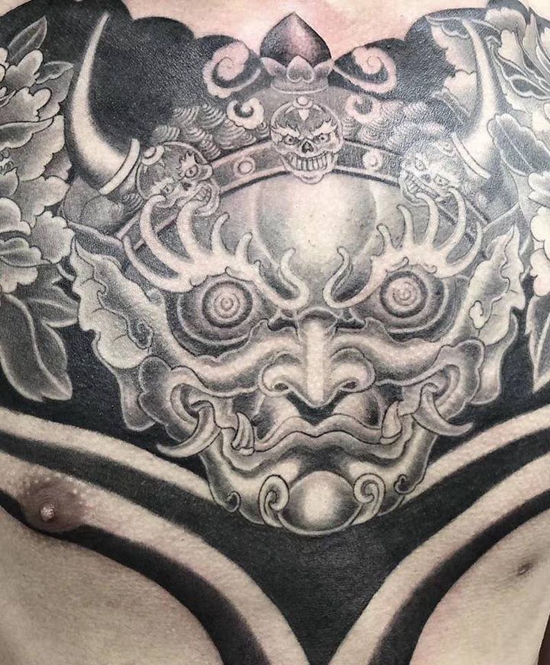 花胸纹身图片_胸部老传统佛纹身图案