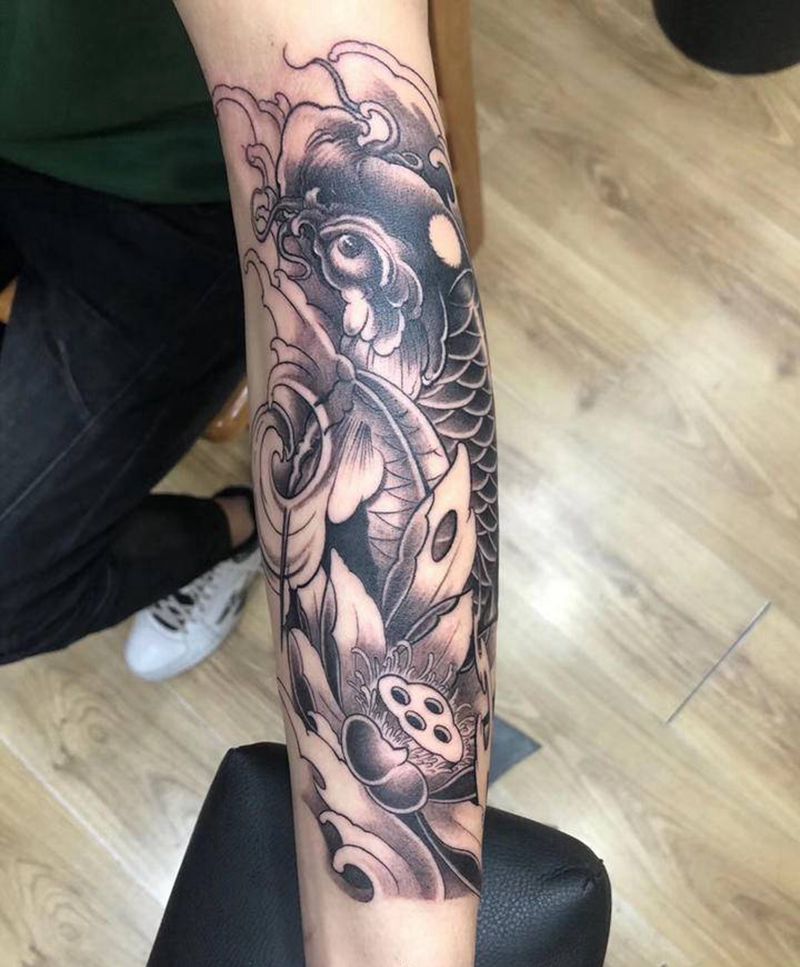 鲤鱼纹身图片_手臂新传统鲤鱼纹身图案