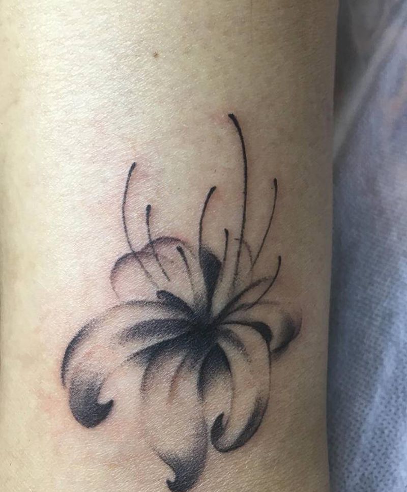 曼珠沙华纹身图片_腿部水墨彼岸花纹身图案