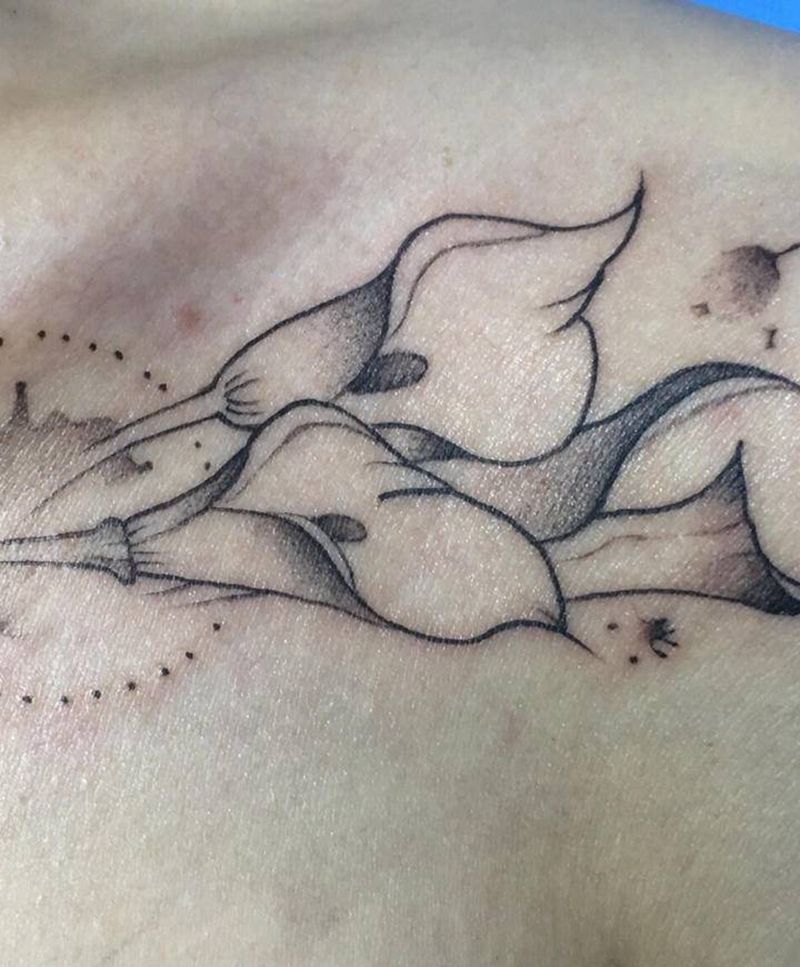 马蹄莲纹身图片_肩部水墨纹身图案