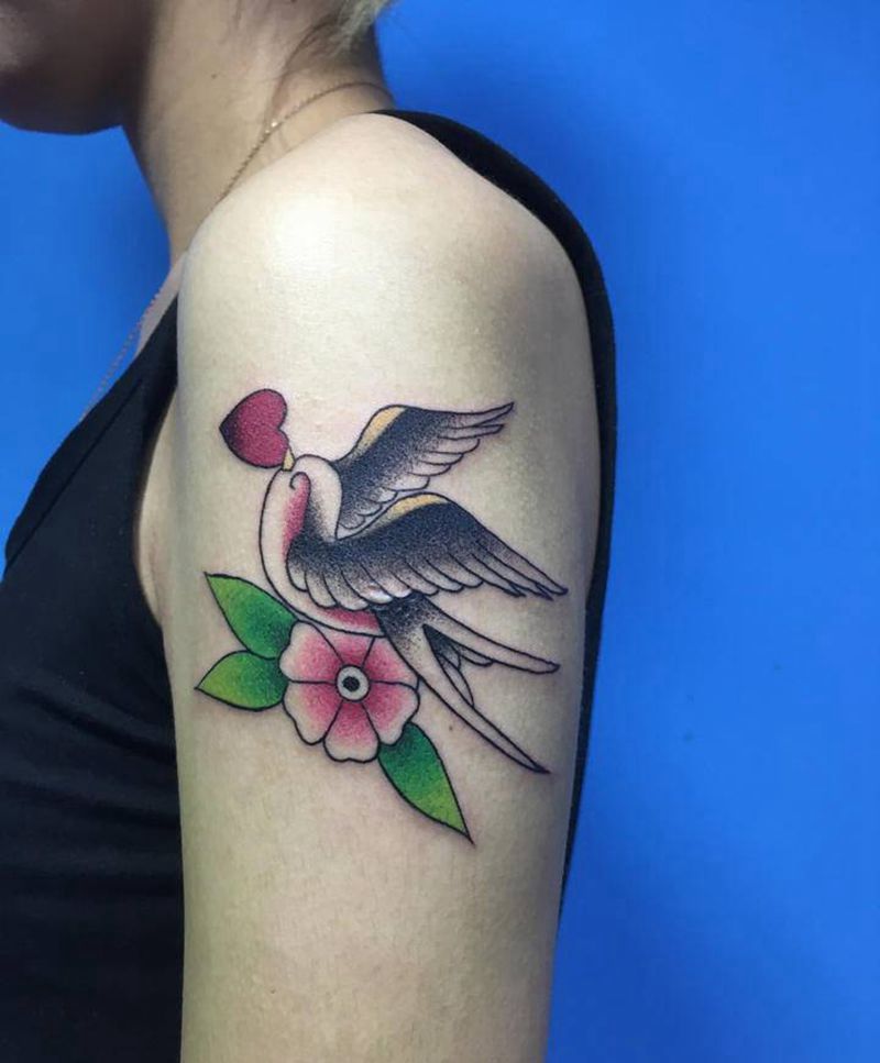 小燕子纹身图片_手臂Old School纹身图案