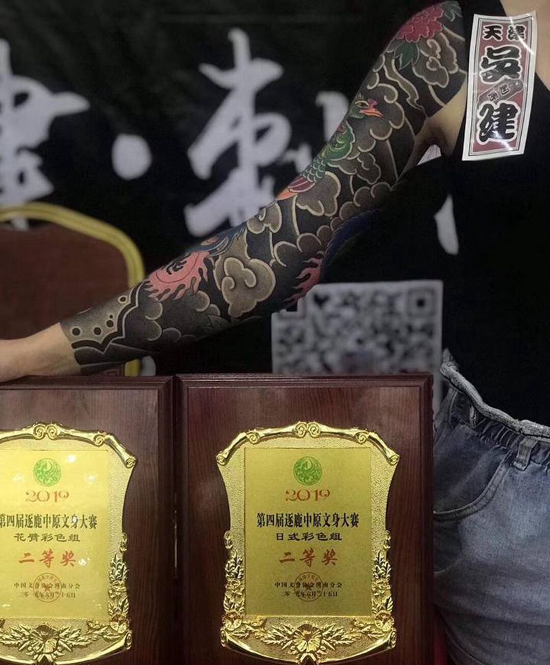 花臂凤凰纹身图片_手臂老传统纹身图案