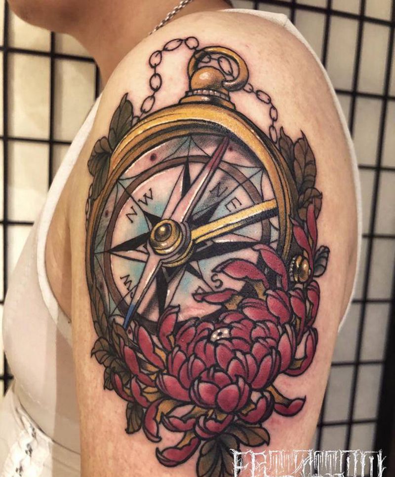 指南针纹身图片_手臂New SchoolOld School指南针 菊花纹身图案