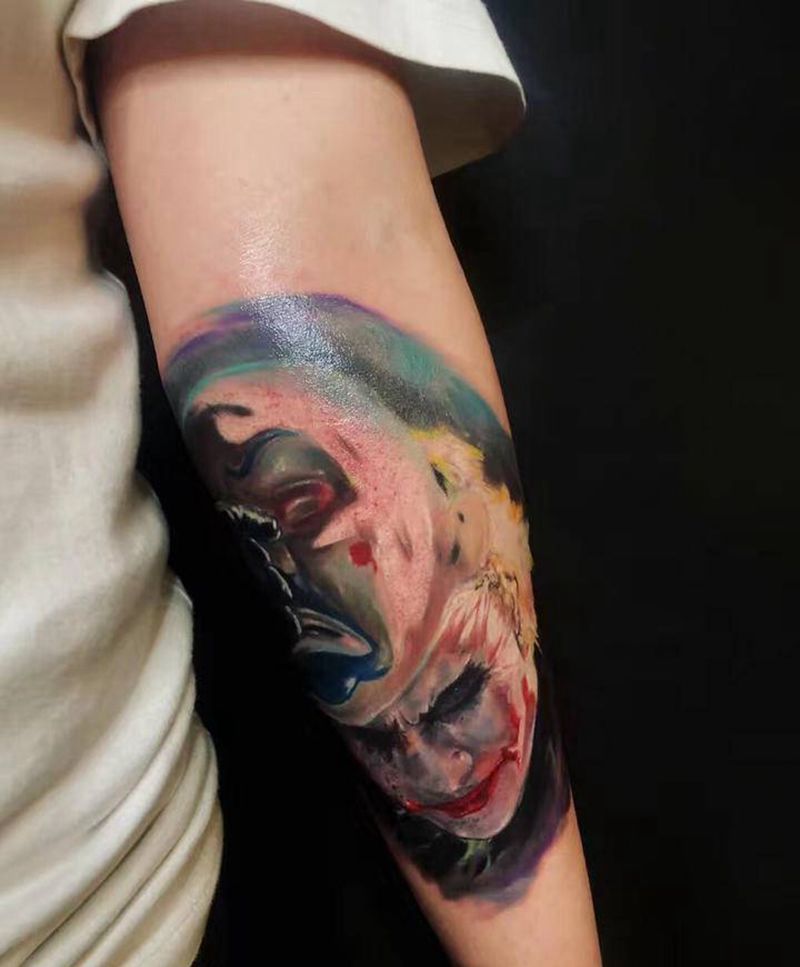 小丑纹身图片_手臂欧美写实纹身图案