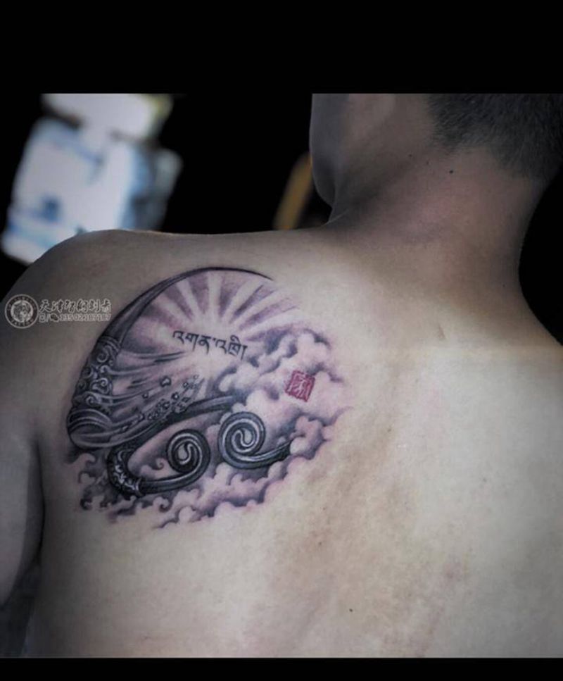 金箍棒纹身图片_背部欧美写实纹身图案