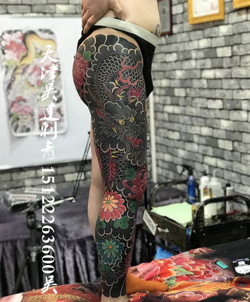 龙盘柱配上细节照纹身图片_腿部老传统纹身图案