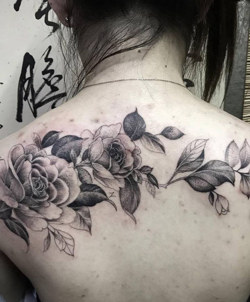 素花  点刺纹身图片_背部点刺纹身图案