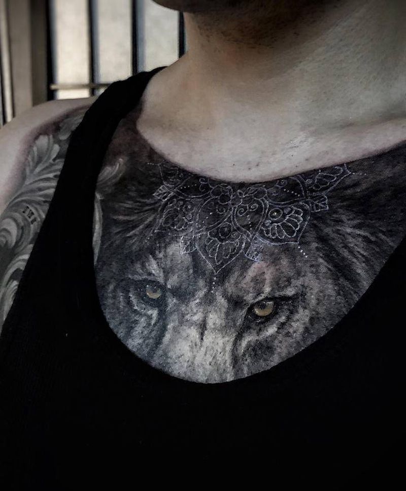 守望者纹身图片_胸部欧美写实狮子 石雕纹身图案