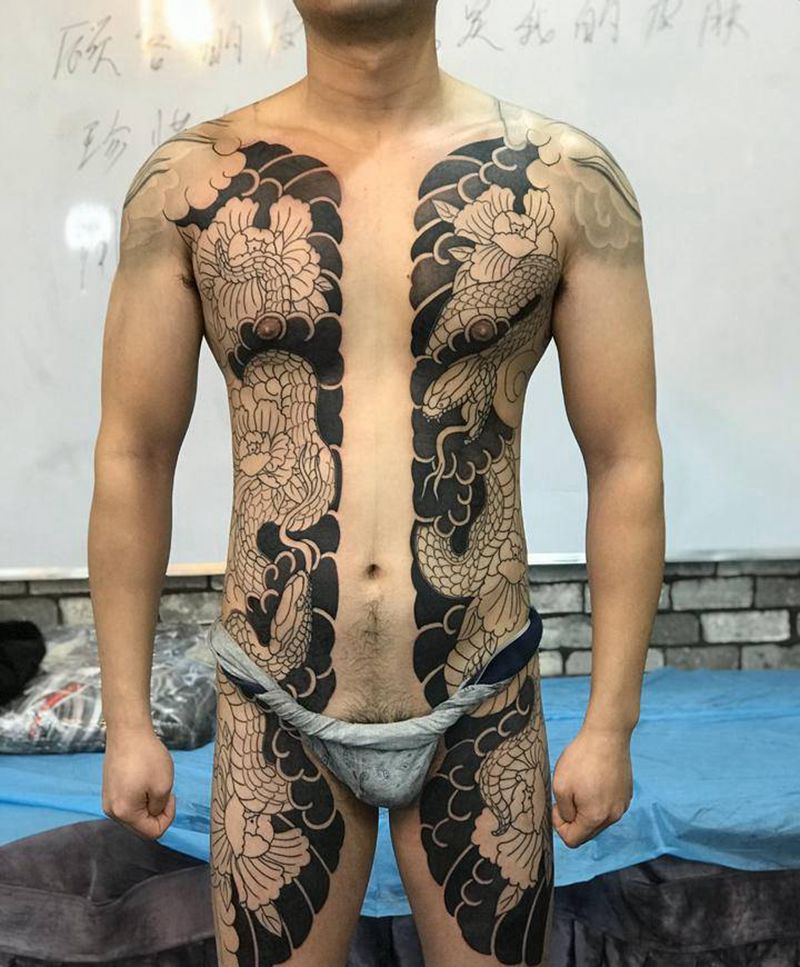 大开衫纹身图片_胸部老传统纹身图案