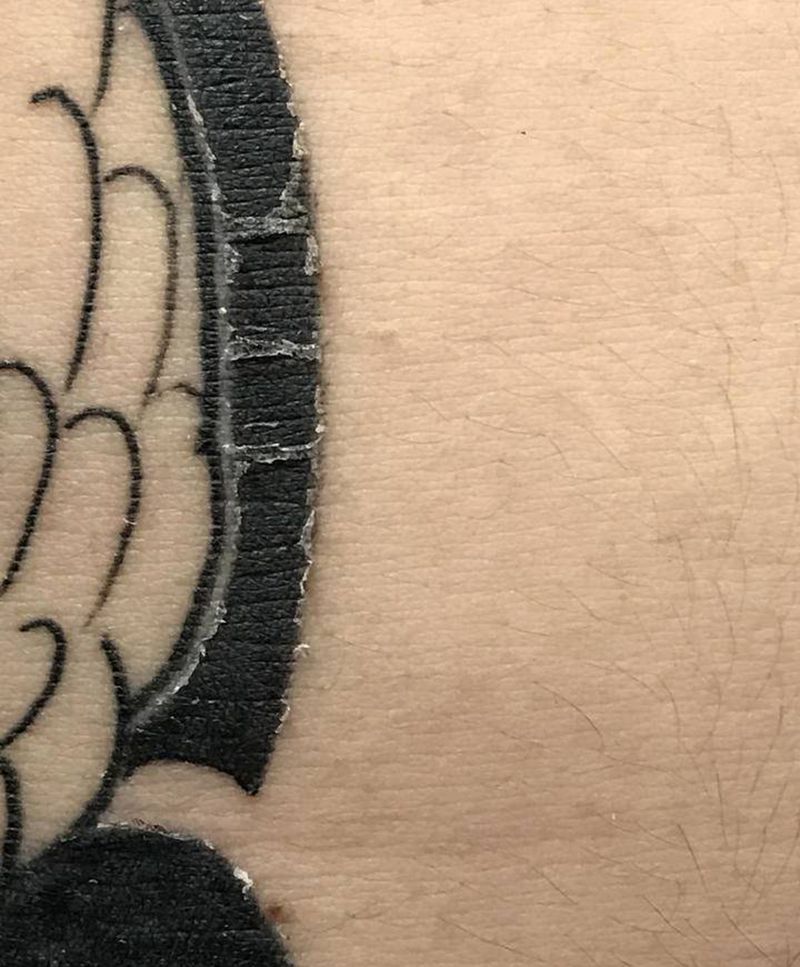 细节纹身图片_胸部老传统纹身图案