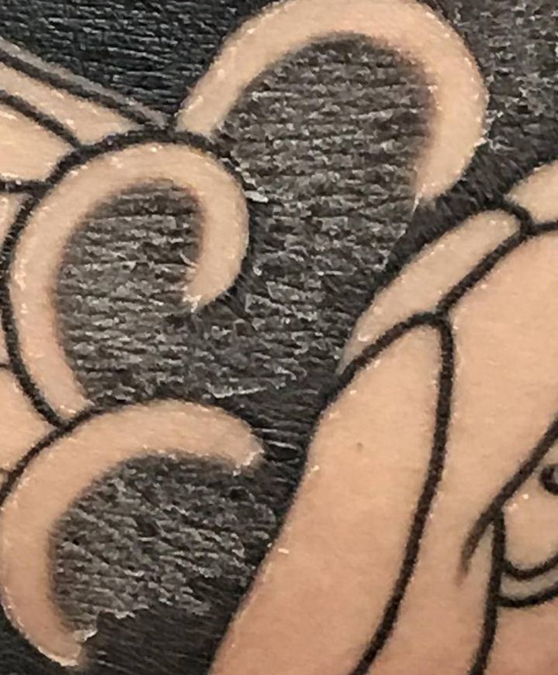 细节照纹身图片_胸部老传统纹身图案