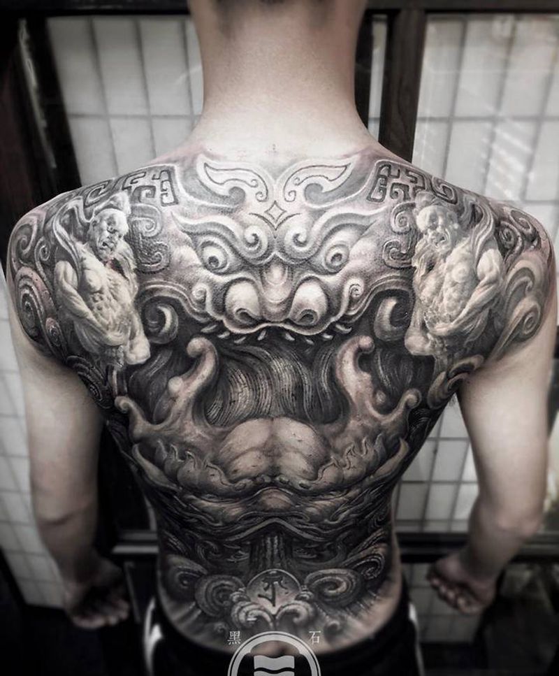 吞纹身图片_背部新传统欧美写实饕餮龙石雕纹身图案