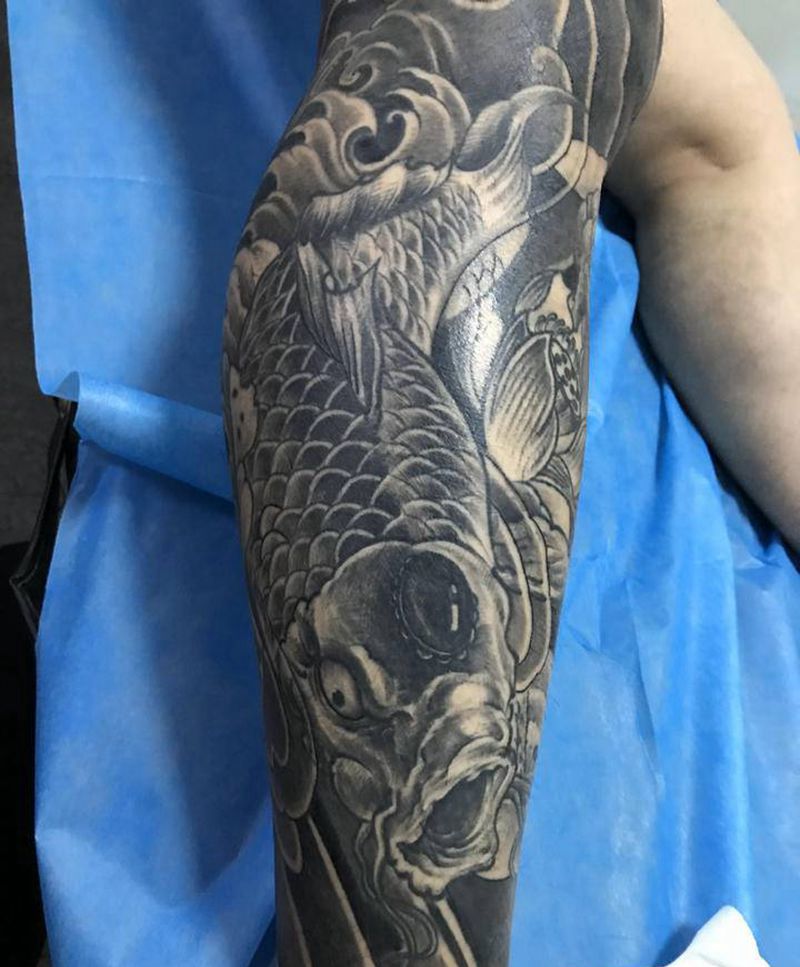 变色纪纹身图片_腿部老传统新传统纹身图案