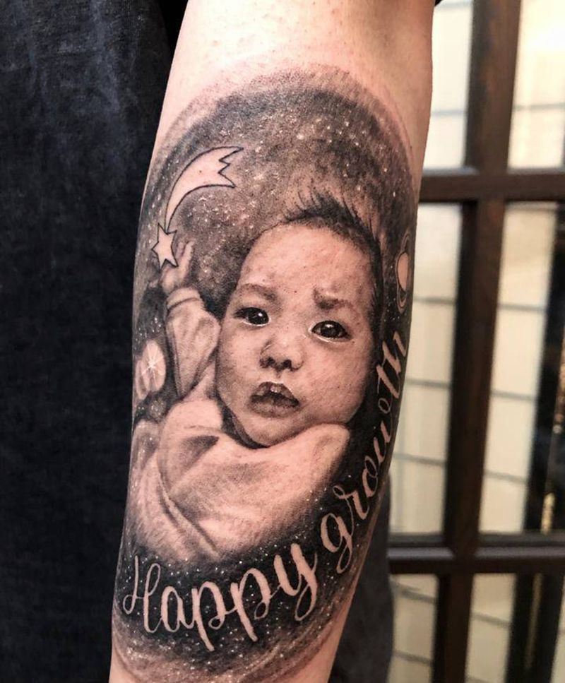 微型肖像纹身图片_手臂欧美写实肖像宝宝纹身图案