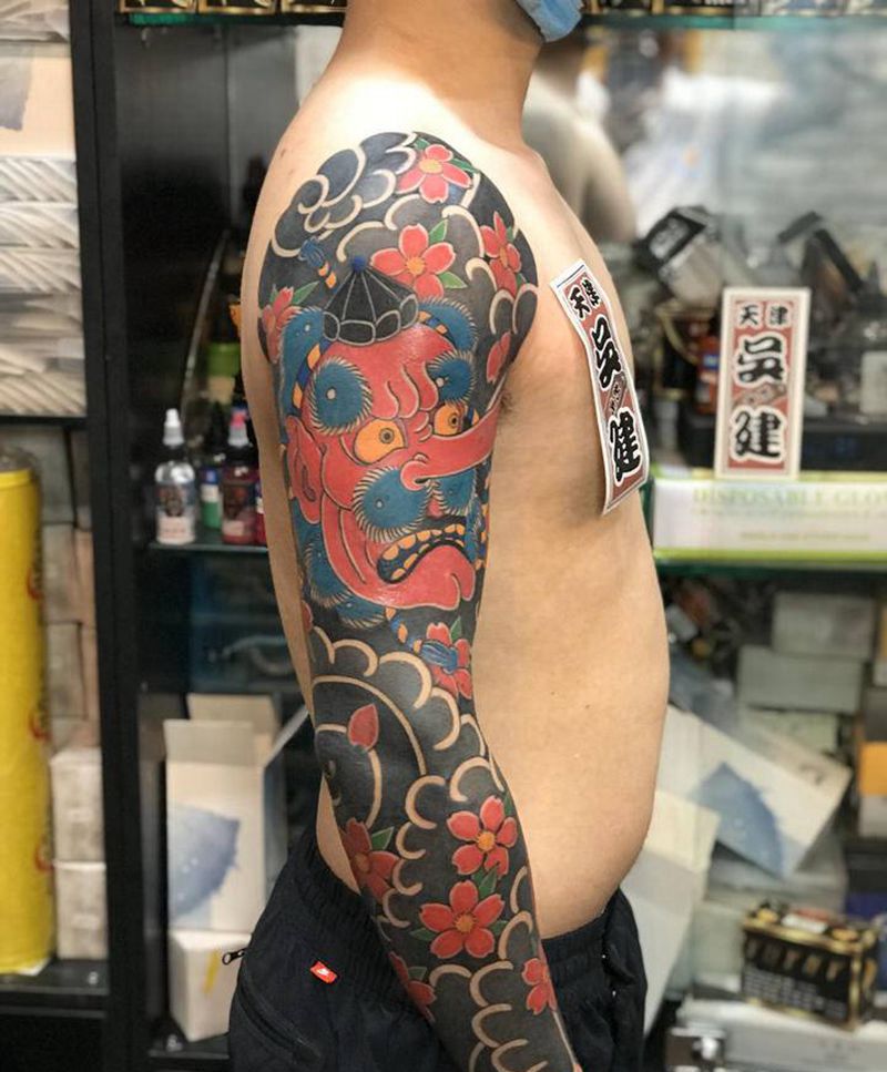 天狗VS达摩蛋虎纹身图片_手臂老传统纹身图案