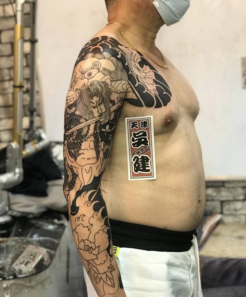 浪里白条张顺纹身图片_手臂老传统纹身图案