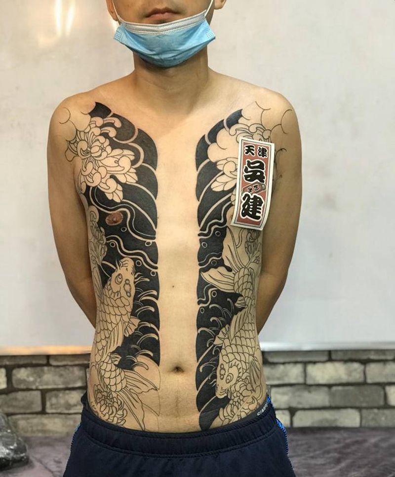 连年有余、开衫纹身图片_胸部老传统纹身图案