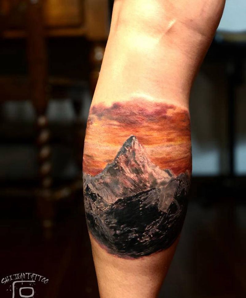 喜马拉雅山纹身图片_腿部欧美写实纹身图案