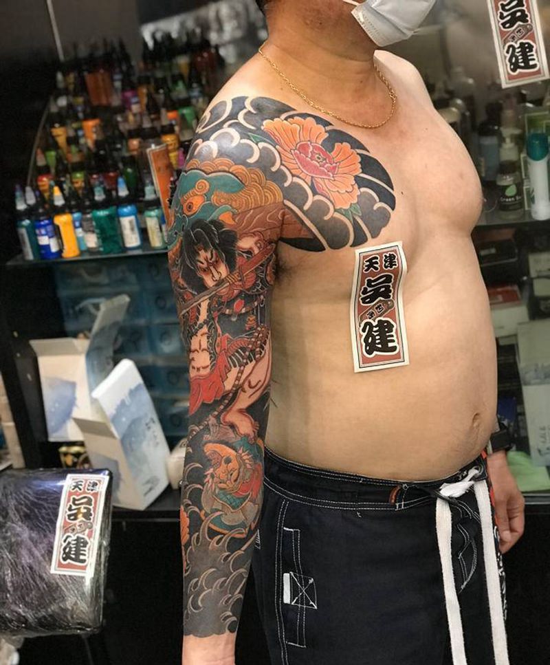 浪里白条张顺纹身图片_手臂老传统纹身图案