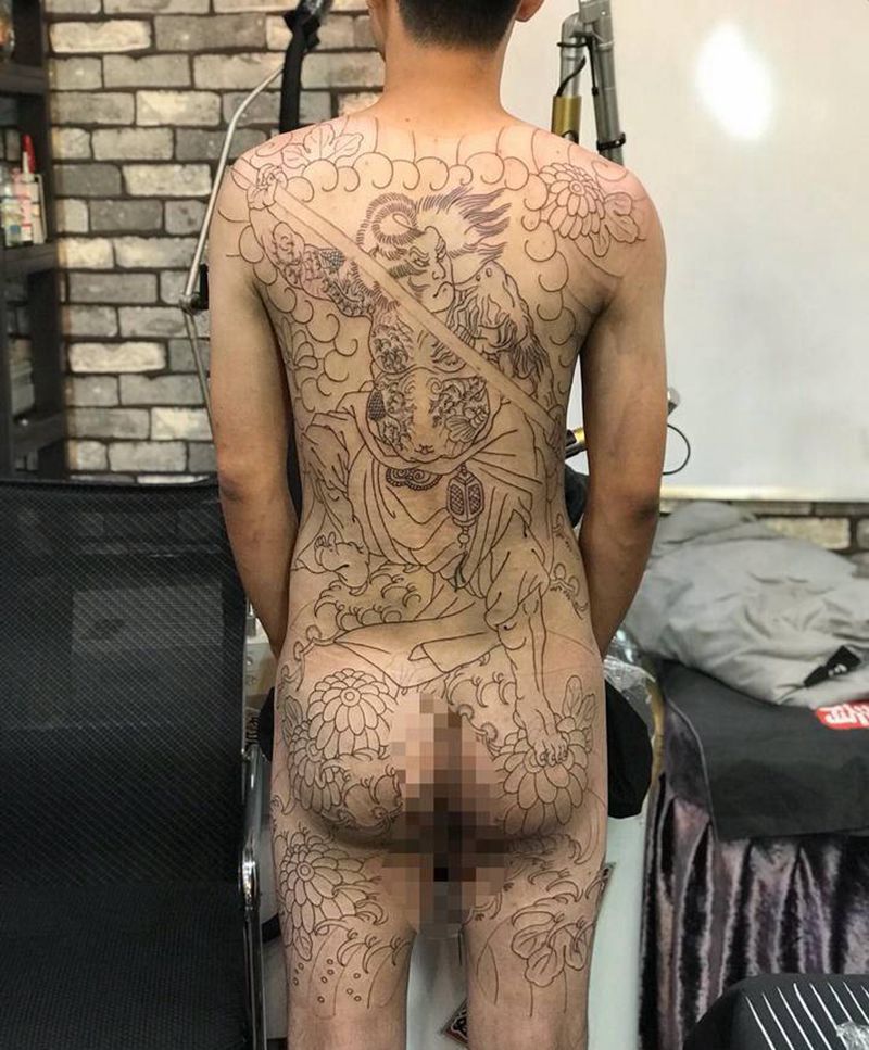 吴建刺青纹身图片_背部老传统纹身图案