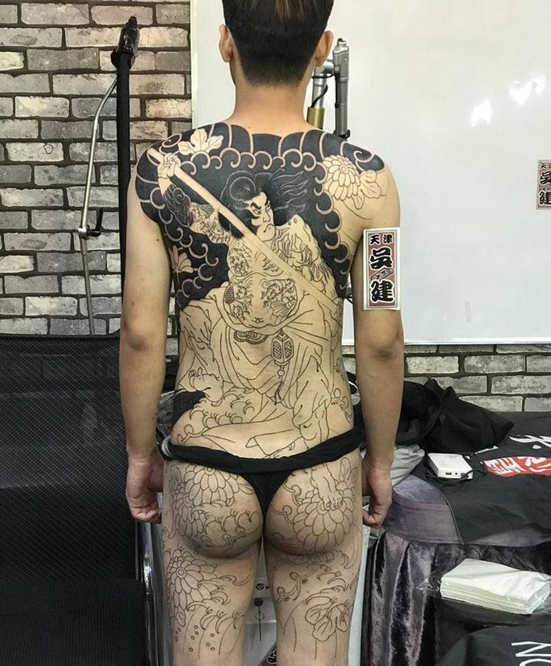 第二回合纹身图片_背部老传统纹身图案