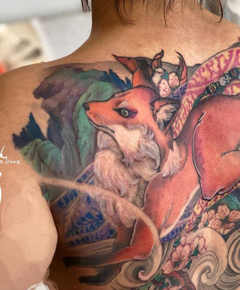 九尾狐纹身图片_背部新传统刺青师倩纹身图案