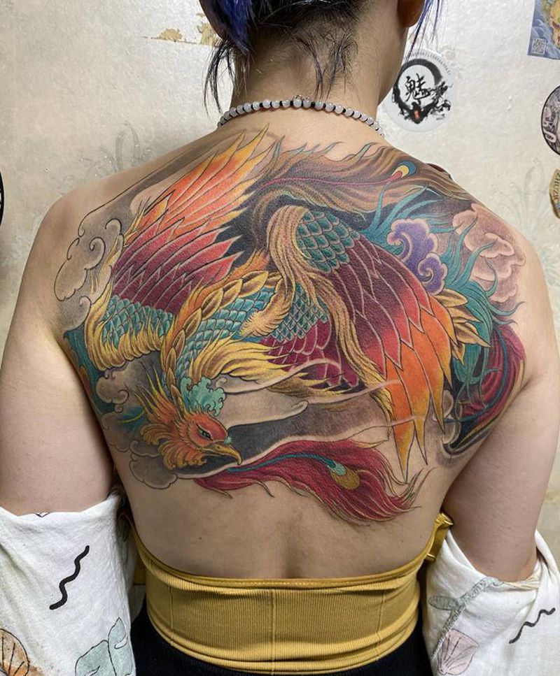 凤纹身图片_背部新传统纹身图案