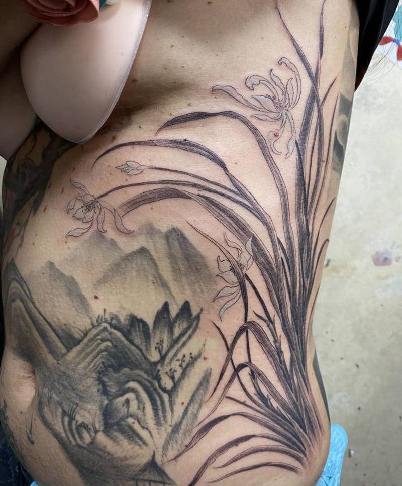 兰花纹身图片_腰部新传统纹身图案