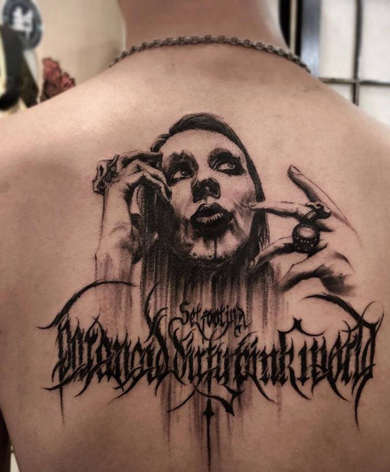 曼森纹身图片_背部欧美写实暗黑曼森摇滚纹身图案