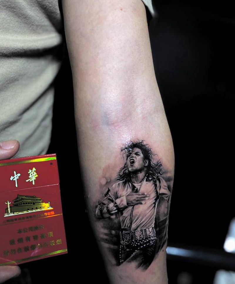 迈克尔杰克逊纹身图片_欧美写实纹身图案