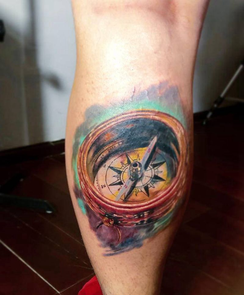 指明方向纹身图片_腿部欧美写实纹身图案