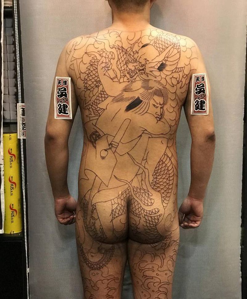 九纹龙纹身图片_背部老传统纹身图案