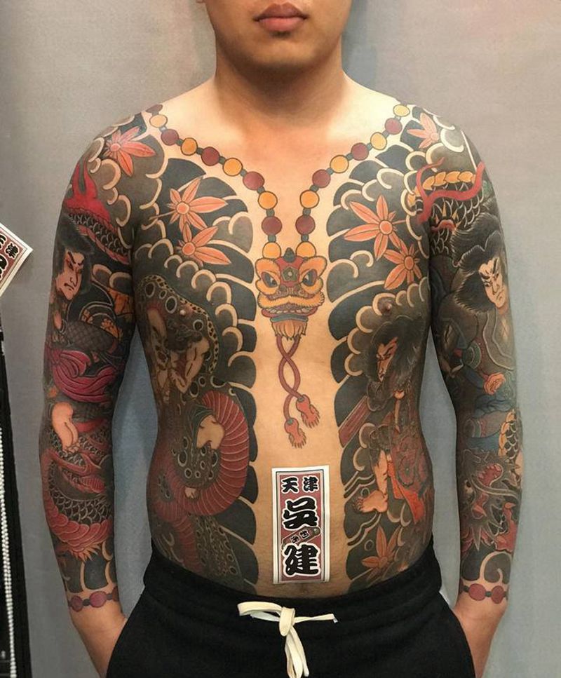 九纹龙v花和尚纹身图片_胸部手臂老传统纹身图案