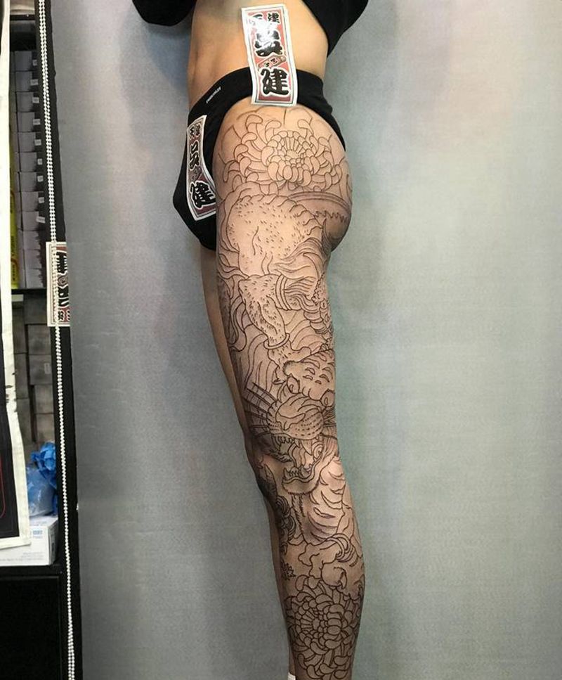 花腿虎纹身图片_腿部老传统纹身图案