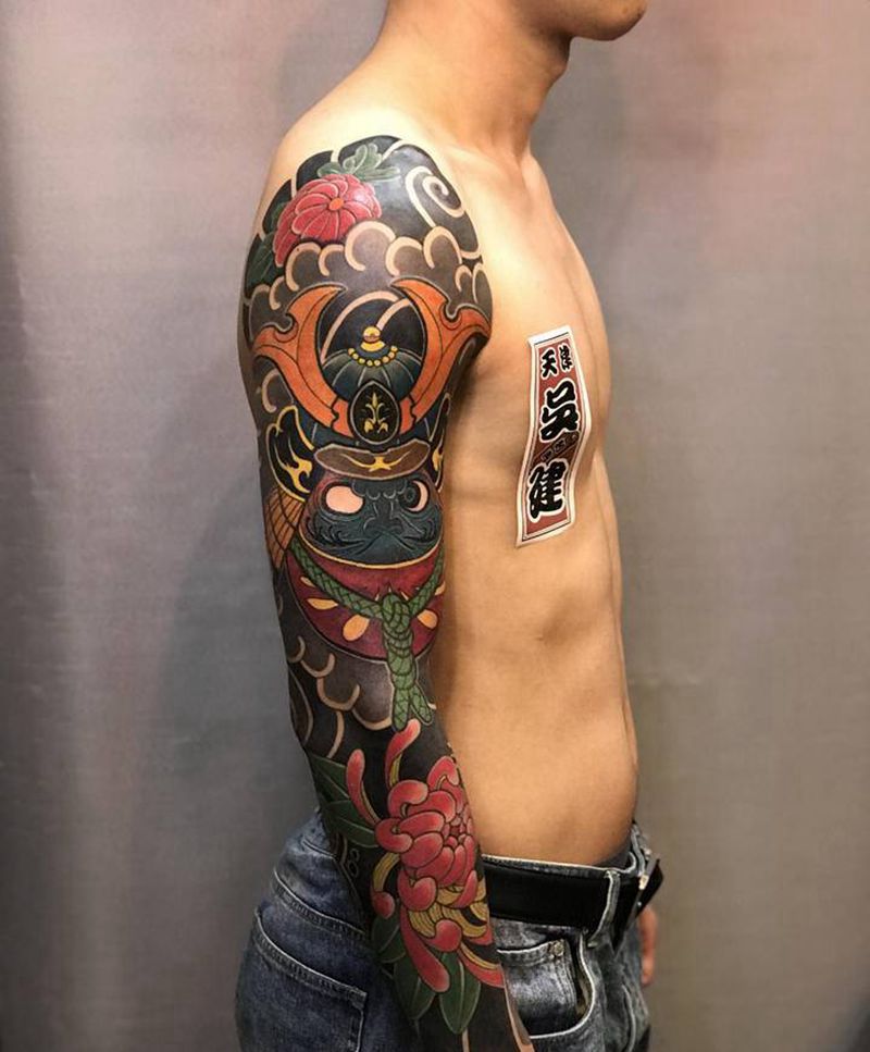 达摩蛋与菊花纹身图片_手臂老传统纹身图案