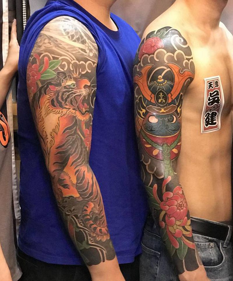 偶遇四条花臂纹身图片_手臂老传统纹身图案