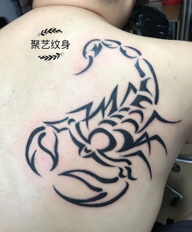 图腾蝎子纹身图片_