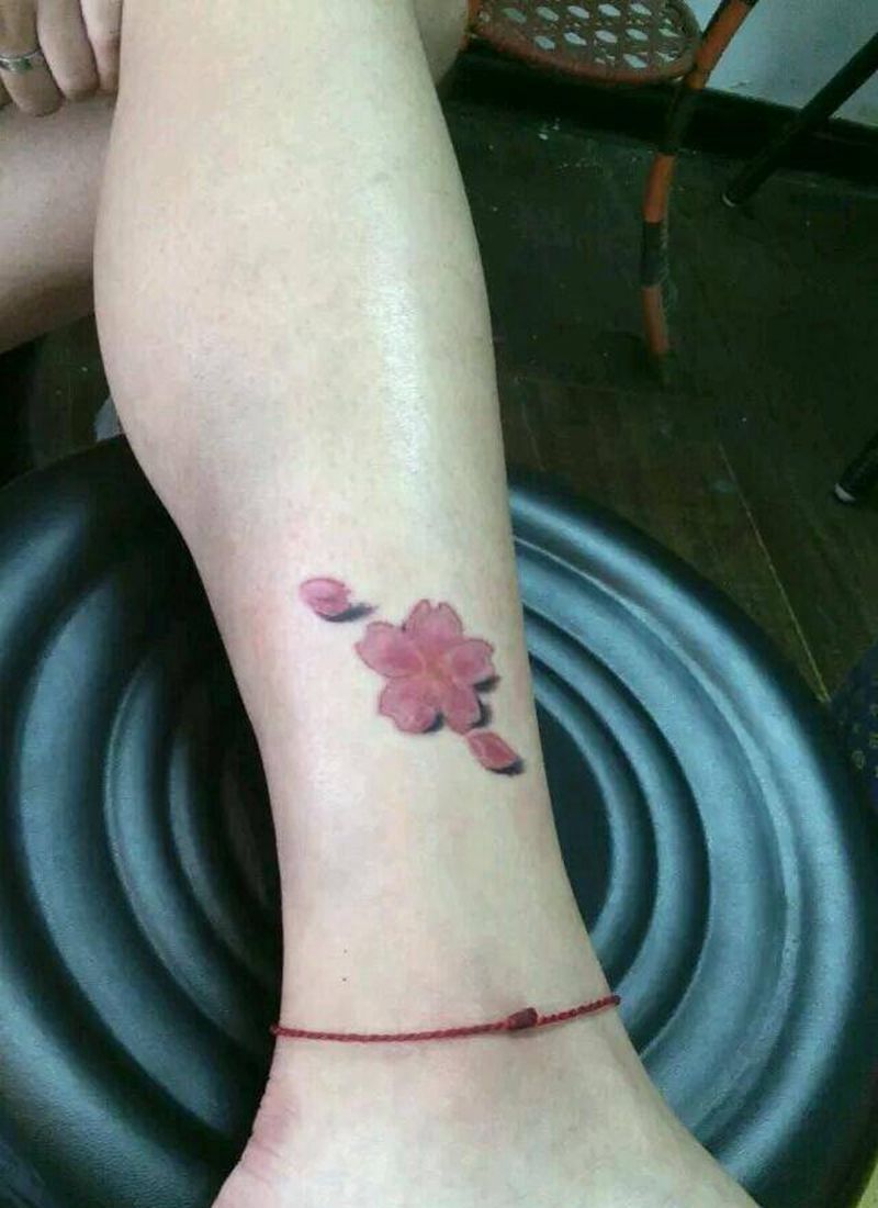 樱花纹身图片_腿部清新植物成品纹身图案