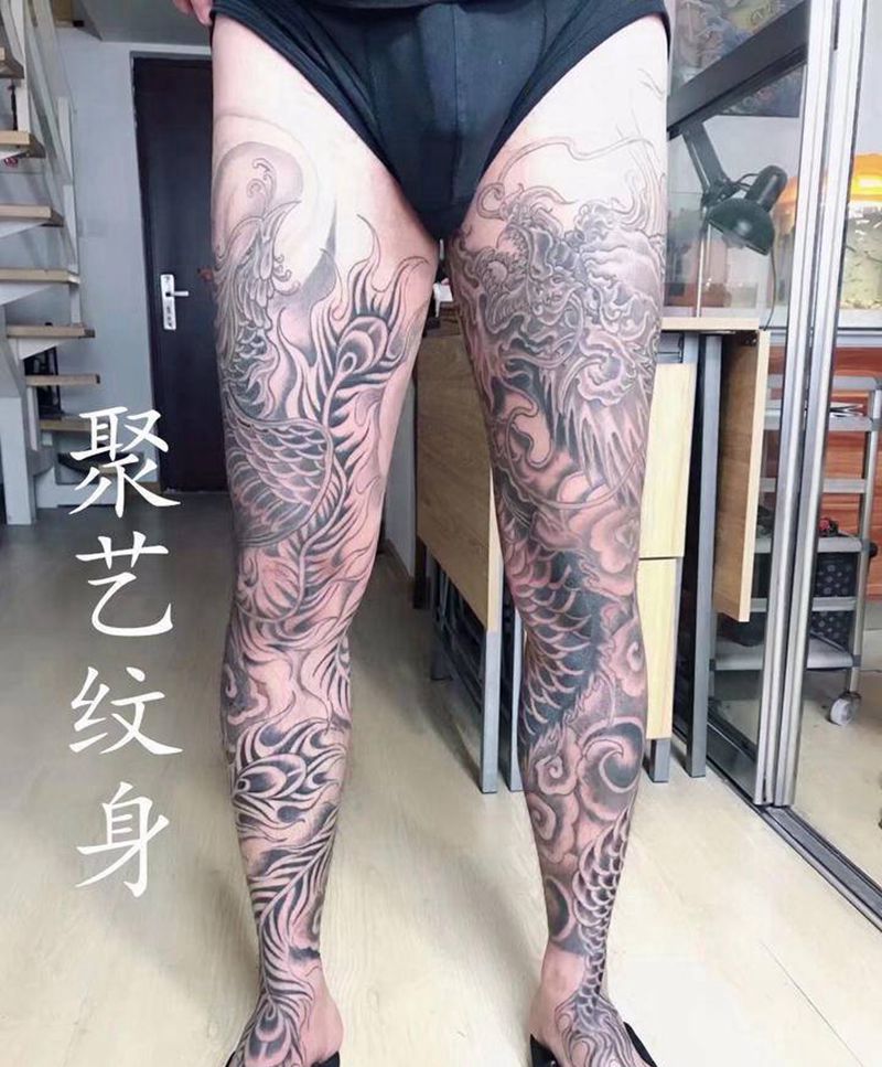 盘柱龙凤纹身图片_腿部纹身图案