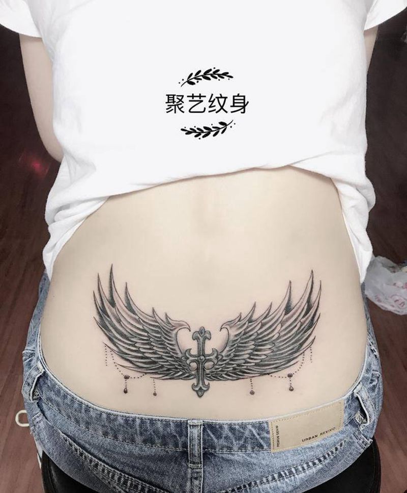 覆盖纹身翅膀纹身图片_腰部纹身图案