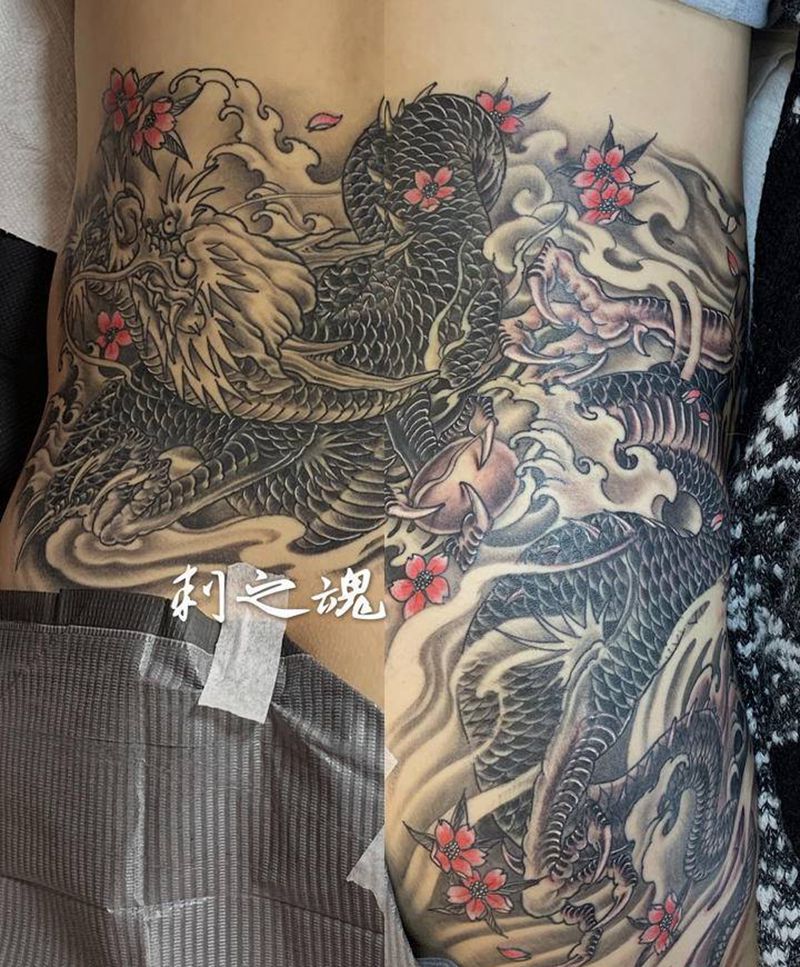 龙纹身图片_臀部新传统纹身图案